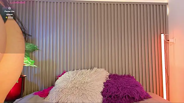 Luna maithe1 online show from September 24, 2025, 12:19 pm