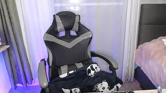 mariaana  222 online show from April 9, 2026, 4:01 am