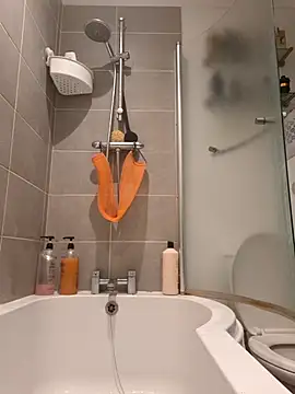 CloudyMuscleBeefy online show from December 19, 2025, 2:35 pm