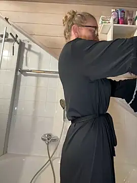 LucyLingerie78 online show from December 4, 2025, 8:06 pm