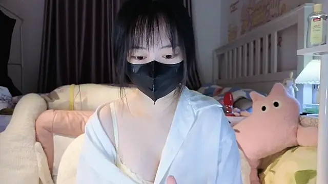 Snapshot of love-uiui chatting on October 13, 2025, 4:29 pm love-uiui online show from October 13, 2025, 4:29 pm