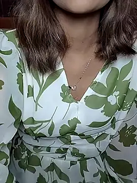 Isha Sax online show from February 11, 2026, 4:23 pm