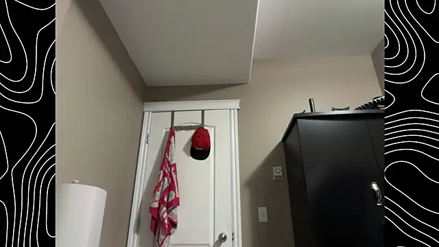 lustylyndon online show from November 24, 2025, 4:40 pm