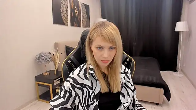 LindaSandy 1 online show from November 25, 2025, 10:37 am