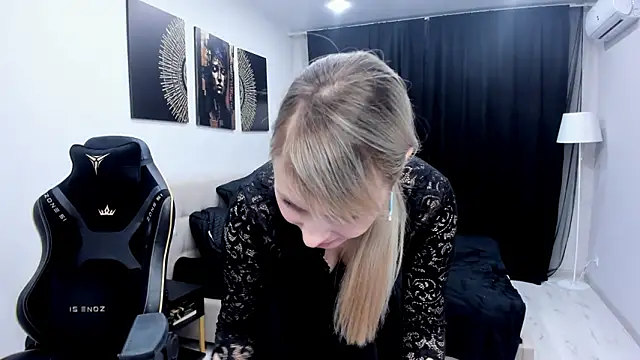 Snapshot of LindaSandy_1 chatting on March 15, 2026, 7:14 am LindaSandy 1 online show from March 15, 2026, 7:14 am