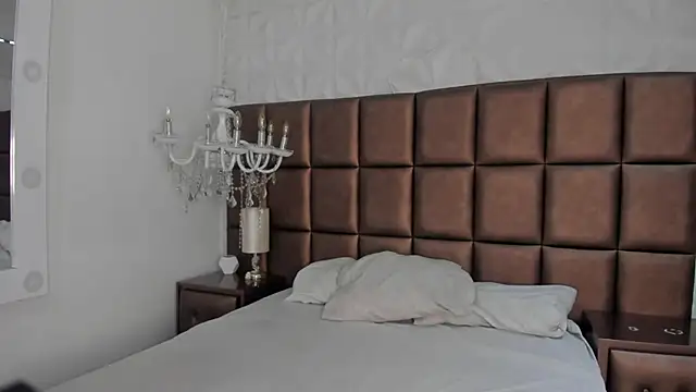 Snapshot of Anittatoro_ chatting on September 24, 2025, 7:17 pm Anittatoro online show from September 24, 2025, 7:17 pm