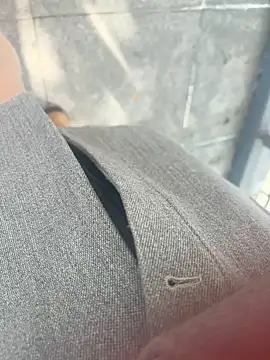 xiaoyuan01 online show from November 25, 2025, 2:11 am