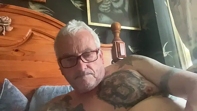 Snapshot of poggles chatting on July 12, 2026, 10:17 am poggles online show from July 12, 2026, 10:17 am