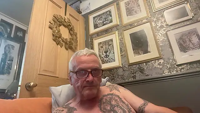 Snapshot of poggles chatting on July 13, 2026, 7:38 pm poggles online show from July 13, 2026, 7:38 pm