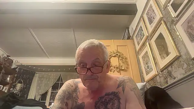 Snapshot of poggles chatting on July 15, 2026, 9:42 pm poggles online show from July 15, 2026, 9:42 pm