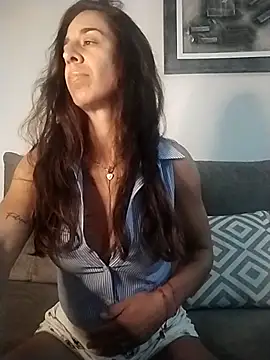 agustinalatina online show from September 23, 2025, 8:34 pm