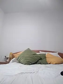 agustinalatina online show from October 13, 2025, 7:47 pm