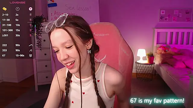 Snapshot of Shriya_Sarann chatting on November 8, 2025, 2:06 pm Shriya Sarann online show from November 8, 2025, 2:06 pm