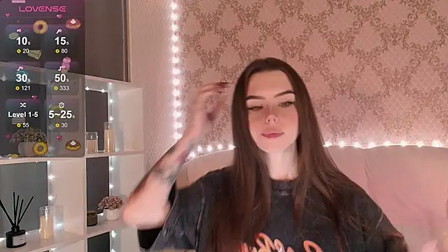 HolyMiax online show from November 18, 2025, 3:23 am