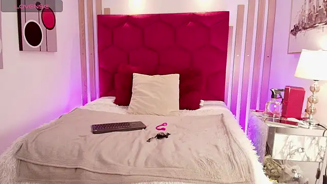 EmmaJhomson online show from March 26, 2026, 12:55 pm