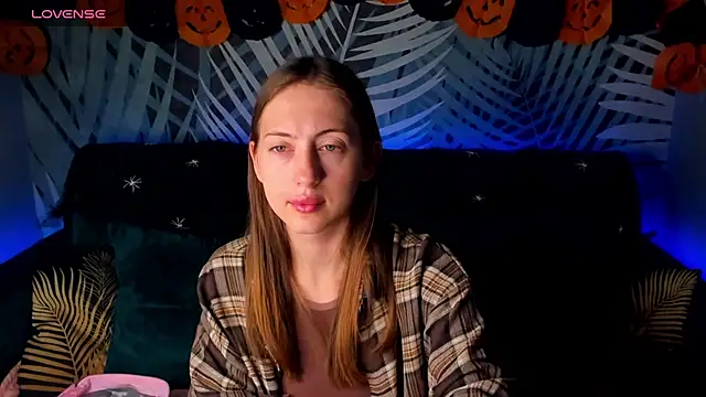 Snapshot of ChristyCrayme chatting on October 21, 2025, 10:10 pm ChristyCrayme online show from October 21, 2025, 10:10 pm