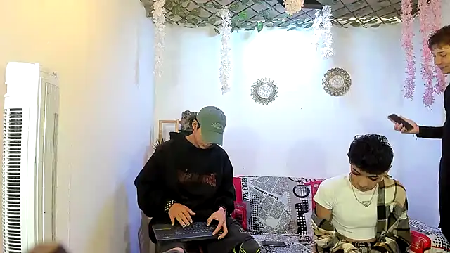 Bastian boyshot77 online show from February 15, 2026, 1:52 pm