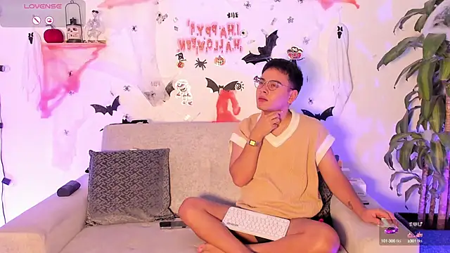 Snapshot of Young_Ben chatting on October 19, 2025, 1:39 am Young Ben online show from October 19, 2025, 1:39 am