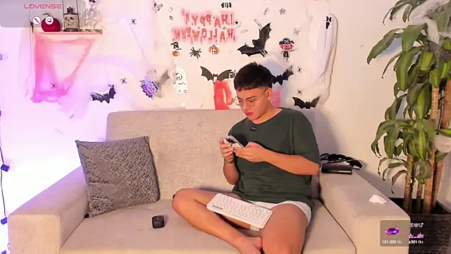 Snapshot of Young_Ben chatting on October 25, 2025, 11:54 pm Young Ben online show from October 25, 2025, 11:54 pm