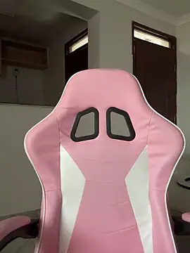 Snapshot of Lil-shawrie chatting on October 3, 2025, 8:22 am Lil-shawrie online show from October 3, 2025, 8:22 am