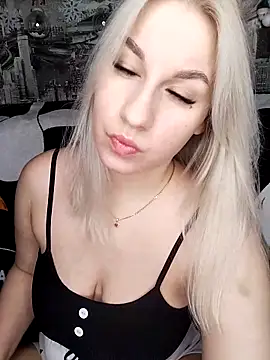 HoneyNelly online show from March 12, 2026, 10:27 pm