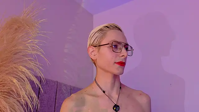 Snapshot of liiamluna_ chatting on February 23, 2026, 9:39 am liiamluna online show from February 23, 2026, 9:39 am