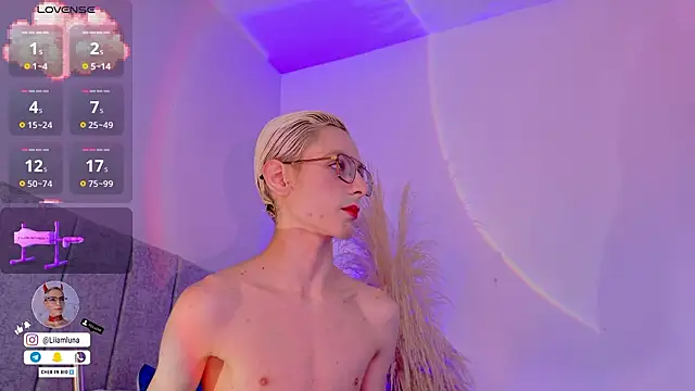 Snapshot of liiamluna_ chatting on February 26, 2026, 9:30 am liiamluna online show from February 26, 2026, 9:30 am