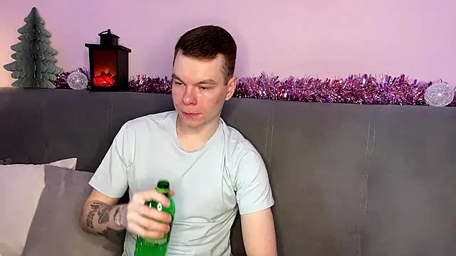 julielourens online show from January 7, 2026, 8:06 am