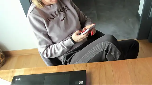 Snapshot of Horny_mommy chatting on February 27, 2025, 9:32 am Horny mommy online show from February 27, 2025, 9:32 am