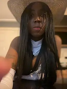 Alexia 24 online show from November 1, 2025, 3:30 am