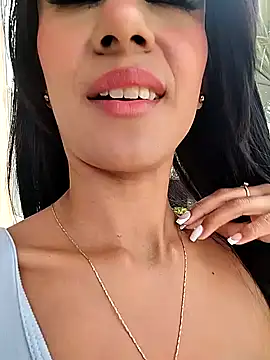 Juliana Xander online show from November 8, 2025, 3:12 pm