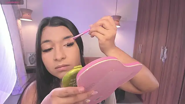 DANDARA THOM online show from October 17, 2025, 7:16 pm