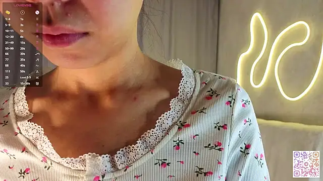 AlodiaAxley online show from October 10, 2025, 6:07 pm