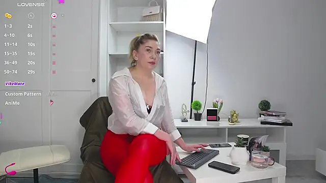 Snapshot of Anna_glamlovely chatting on January 17, 2026, 7:35 am Anna glamlovely online show from January 17, 2026, 7:35 am