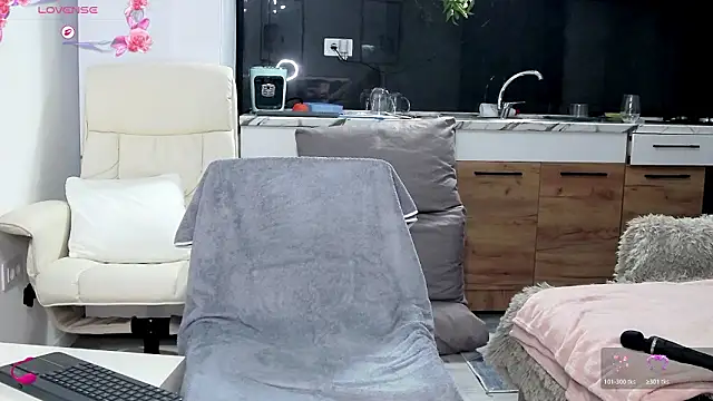 Snapshot of Anna_glamlovely chatting on February 24, 2026, 12:36 pm Anna glamlovely online show from February 24, 2026, 12:36 pm