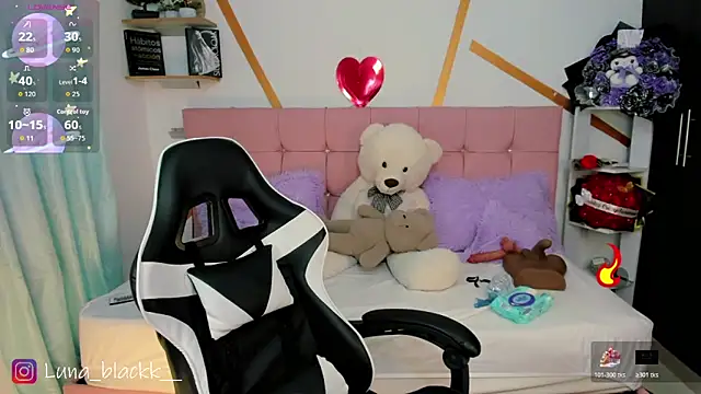 Snapshot of Luna_blackk chatting on June 20, 2026, 9:06 pm Luna blackk online show from June 20, 2026, 9:06 pm
