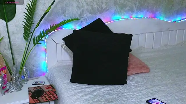 Aelorya online show from September 16, 2025, 5:58 pm