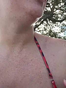 Snapshot of sweetsirenn chatting on November 3, 2025, 2:40 pm sweetsirenn online show from November 3, 2025, 2:40 pm