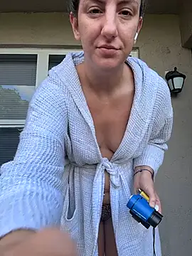 sweetsirenn online show from April 3, 2026, 1:31 pm