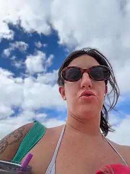 sweetsirenn online show from April 15, 2026, 2:35 pm