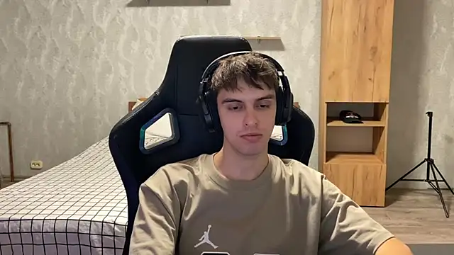 elliot scott online show from September 20, 2025, 1:23 pm