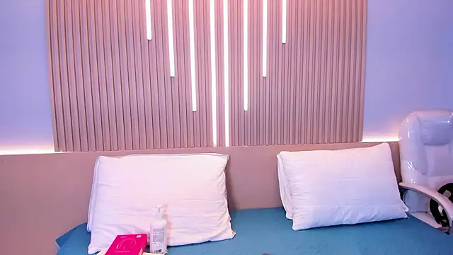 Camile cute online show from February 14, 2026, 6:37 pm