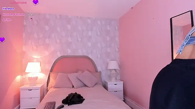 isabella milf  online show from April 10, 2026, 7:07 pm