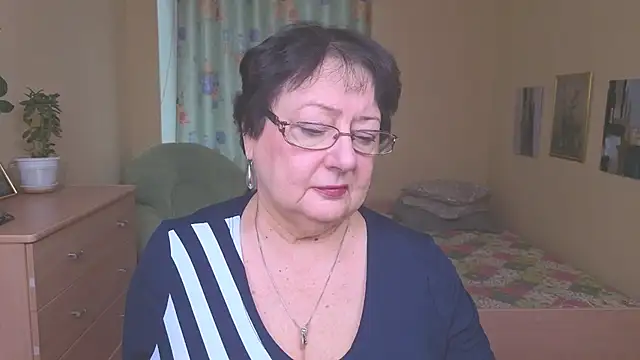 Snapshot of Margo_Moll chatting on December 20, 2025, 8:32 am Margo Moll online show from December 20, 2025, 8:32 am