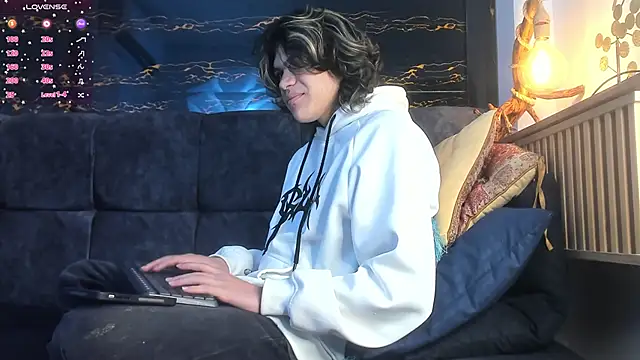 Diamond twink online show from November 20, 2025, 4:34 am