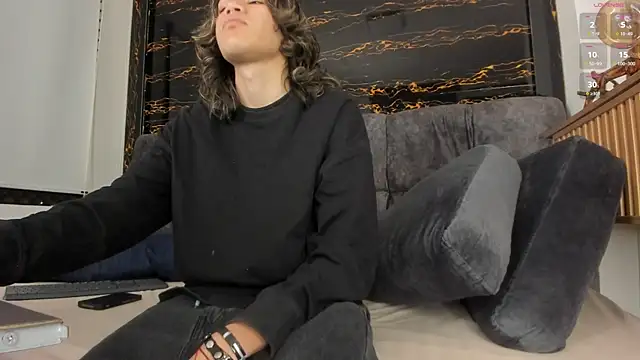 Diamond twink online show from February 5, 2026, 1:49 pm