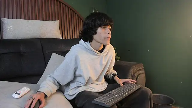 Diamond twink online show from July 3, 2026, 6:09 am