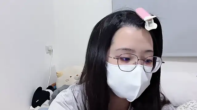 Snapshot of LHeart chatting on October 22, 2025, 2:06 pm LHeart online show from October 22, 2025, 2:06 pm