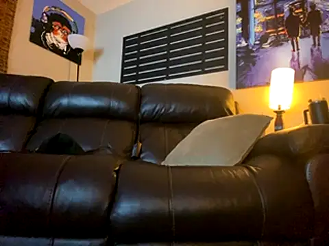 Snapshot of lilthicky352 chatting on November 6, 2025, 10:27 am lilthicky352 online show from November 6, 2025, 10:27 am