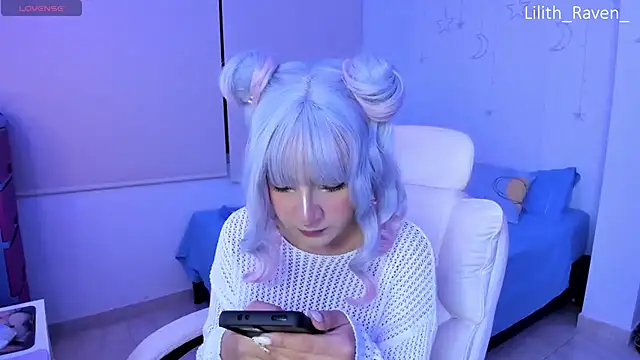 Snapshot of Lilith_Raven_ chatting on October 27, 2025, 3:43 am Lilith Raven online show from October 27, 2025, 3:43 am